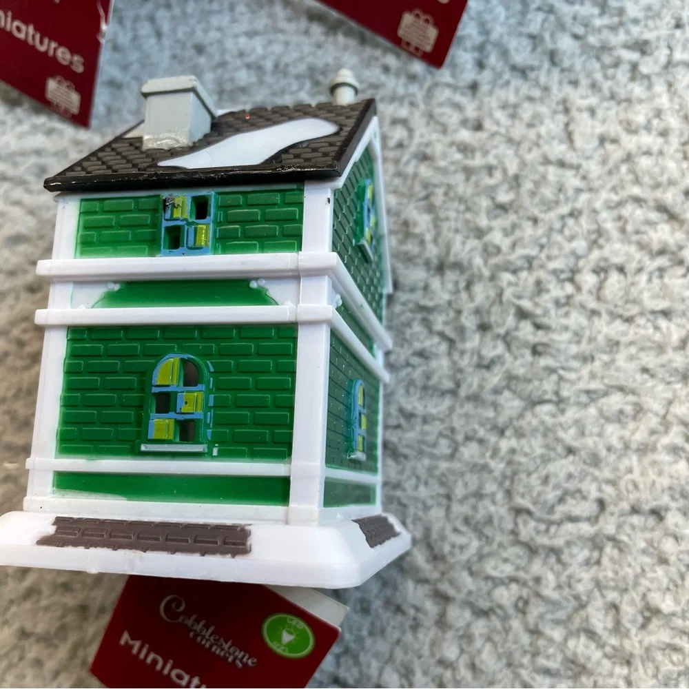 Christmas Cobblestone Corners‎ Set of 5 winter village miniatures Buildings NWT